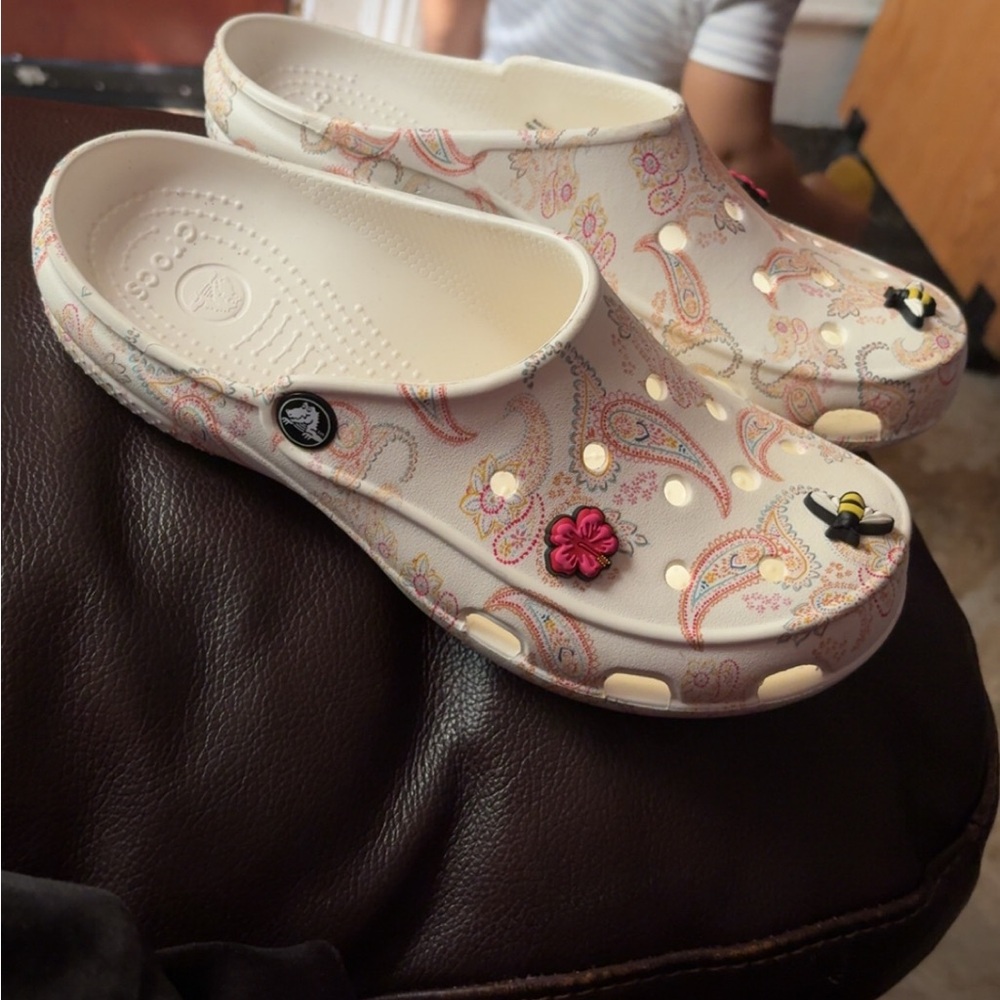 CROCS FREESAIL Cream and Pink Mules with Nature-Inspired Design - Picture 5 of 5